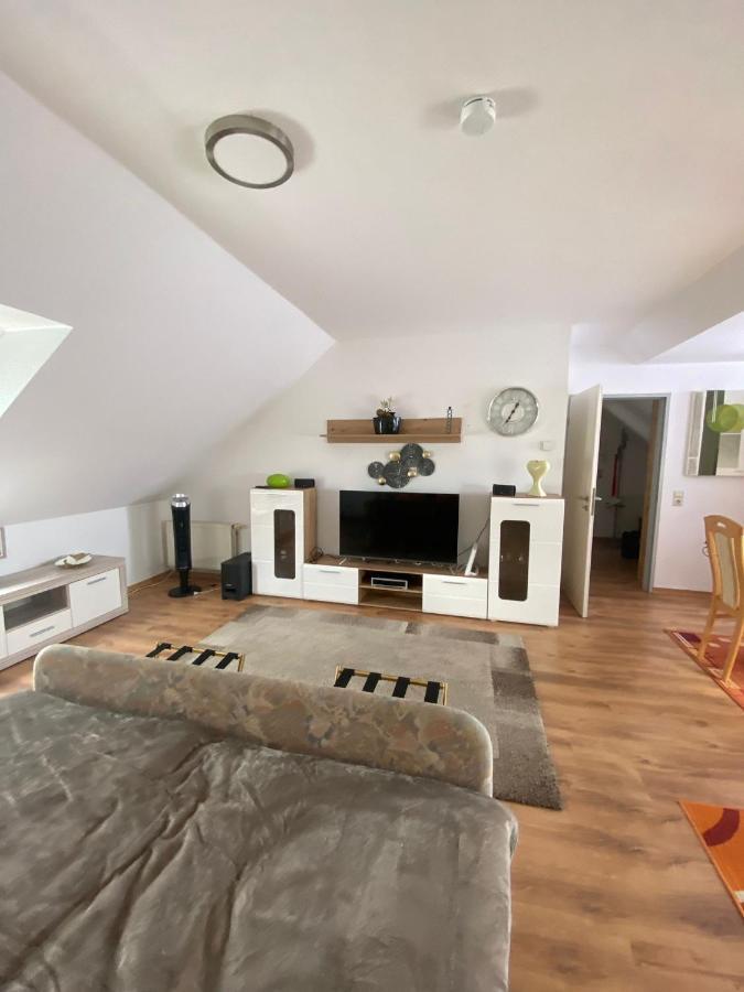 Dachgeschoss Apartment Mit Ausblick Halle  外观 照片